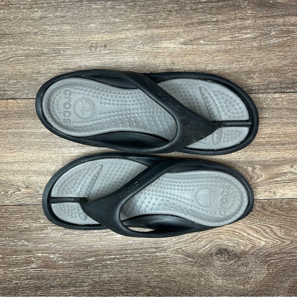 Crocs Flip Flops Men's 12 Black Gray Thong Sandals Pool Beach Casual Comfort - Picture 4 of 11